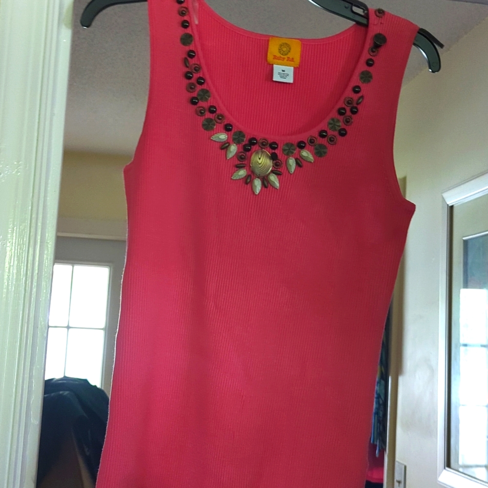 Women's Crown and Ivy sleeveless v neck top